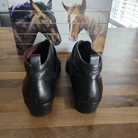 Rebecca Minkoff Saachi Black Leather Ankle Boots with Gold Zipper Size 8 - Picture 8 of 10